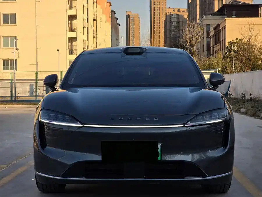 LUXEED AITO R7 в цвете и кузовом – это идеальный выбор среди китайских автомобилей. Доступная цена и надежность гарантированы.