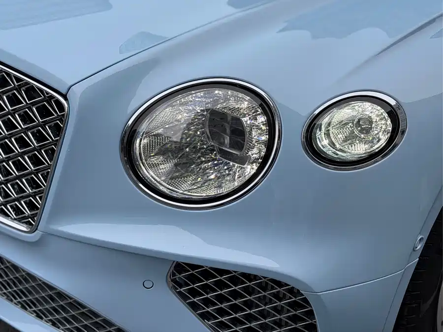 Bentley Bentley Continental в цвете и кузовом – это идеальный выбор среди китайских автомобилей. Доступная цена и надежность гарантированы.