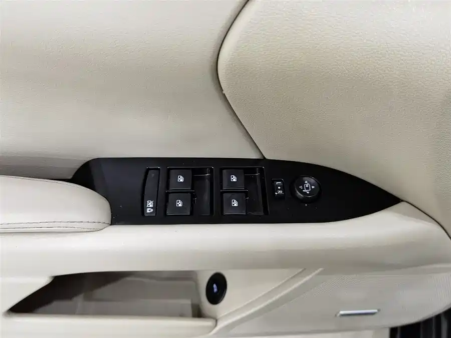 Cadillac Cadillac XTS в цвете и кузовом – это идеальный выбор среди китайских автомобилей. Доступная цена и надежность гарантированы.