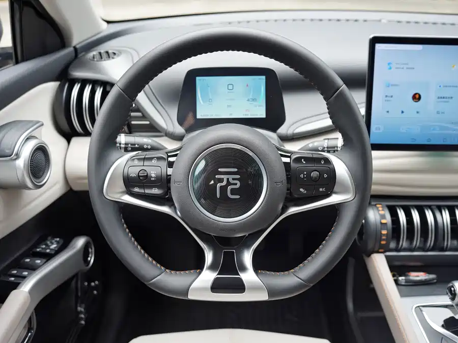 Changan Changan CS15 в цвете и кузовом – это идеальный выбор среди китайских автомобилей. Доступная цена и надежность гарантированы.