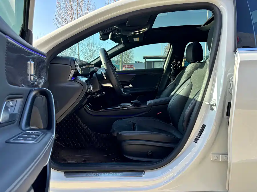 Volkswagen Volkswagen T-ROC в цвете и кузовом – это идеальный выбор среди китайских автомобилей. Доступная цена и надежность гарантированы.