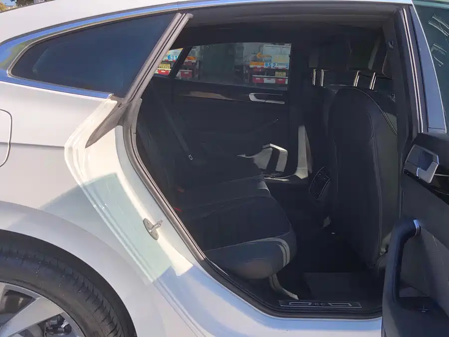 Tesla Tesla Model 3 в цвете и кузовом – это идеальный выбор среди китайских автомобилей. Доступная цена и надежность гарантированы.