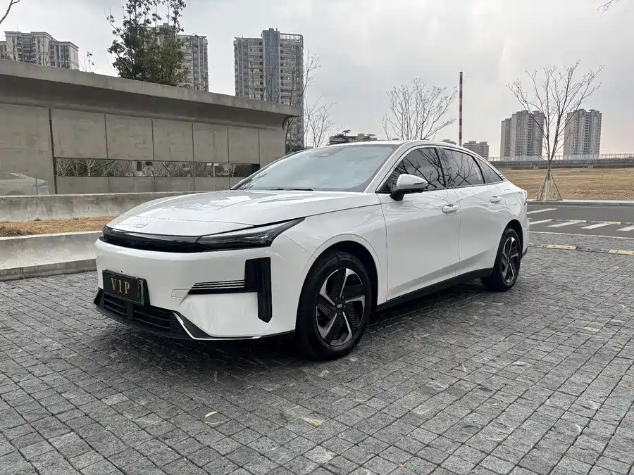 Geely Galaxy Galaxy L6 в цвете и кузовом – это идеальный выбор среди китайских автомобилей. Доступная цена и надежность гарантированы.