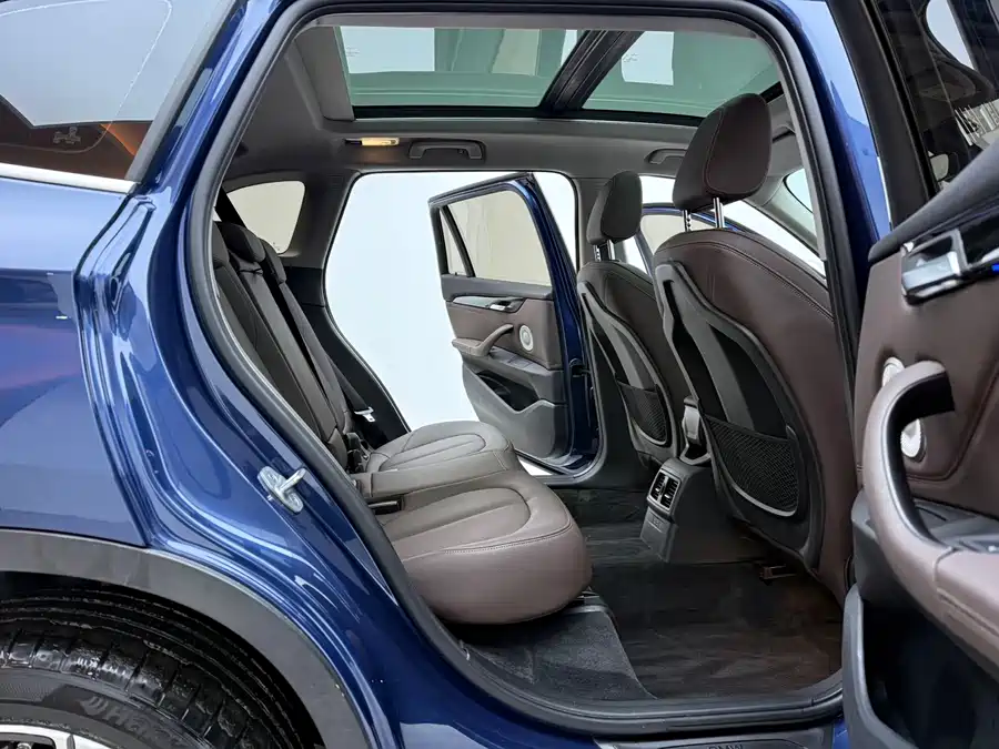 BMW BMW X1 в цвете и кузовом – это идеальный выбор среди китайских автомобилей. Доступная цена и надежность гарантированы.