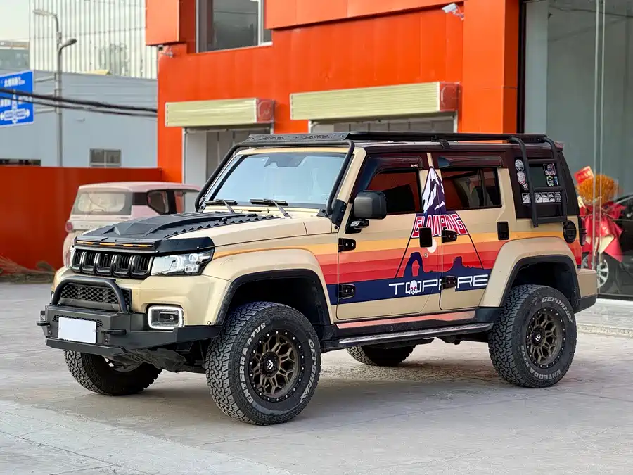 Beijing Off-road BAIC BJ40 в цвете и кузовом – это идеальный выбор среди китайских автомобилей. Доступная цена и надежность гарантированы.