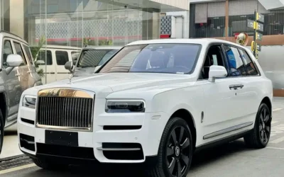Rolls-Royce Rolls-Royce Cullinan в цвете и кузовом – это идеальный выбор среди китайских автомобилей. Доступная цена и надежность гарантированы.