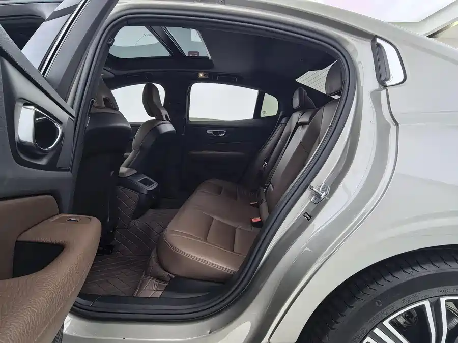 Volvo Volvo S60 в цвете и кузовом – это идеальный выбор среди китайских автомобилей. Доступная цена и надежность гарантированы.