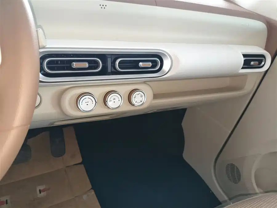 WuLing Wuling Hongguang MINI EV в цвете и кузовом – это идеальный выбор среди китайских автомобилей. Доступная цена и надежность гарантированы.
