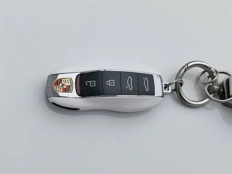 Porsche Porsche 718 в цвете и кузовом – это идеальный выбор среди китайских автомобилей. Доступная цена и надежность гарантированы.