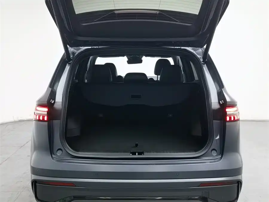 Geely Geely Monjaro Extended Range Electric в цвете и кузовом – это идеальный выбор среди китайских автомобилей. Доступная цена и надежность гарантированы.