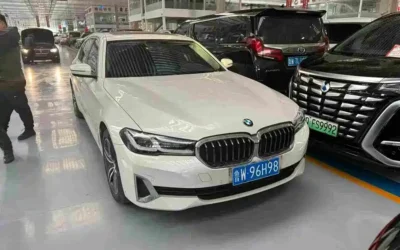 BMW BMW 3 Series в цвете и кузовом – это идеальный выбор среди китайских автомобилей. Доступная цена и надежность гарантированы.