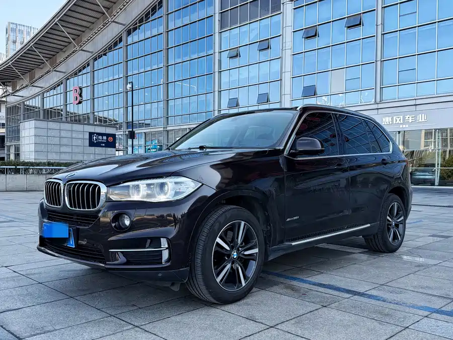 Changan Nevo Changan Nevo Q05 в цвете и кузовом – это идеальный выбор среди китайских автомобилей. Доступная цена и надежность гарантированы.