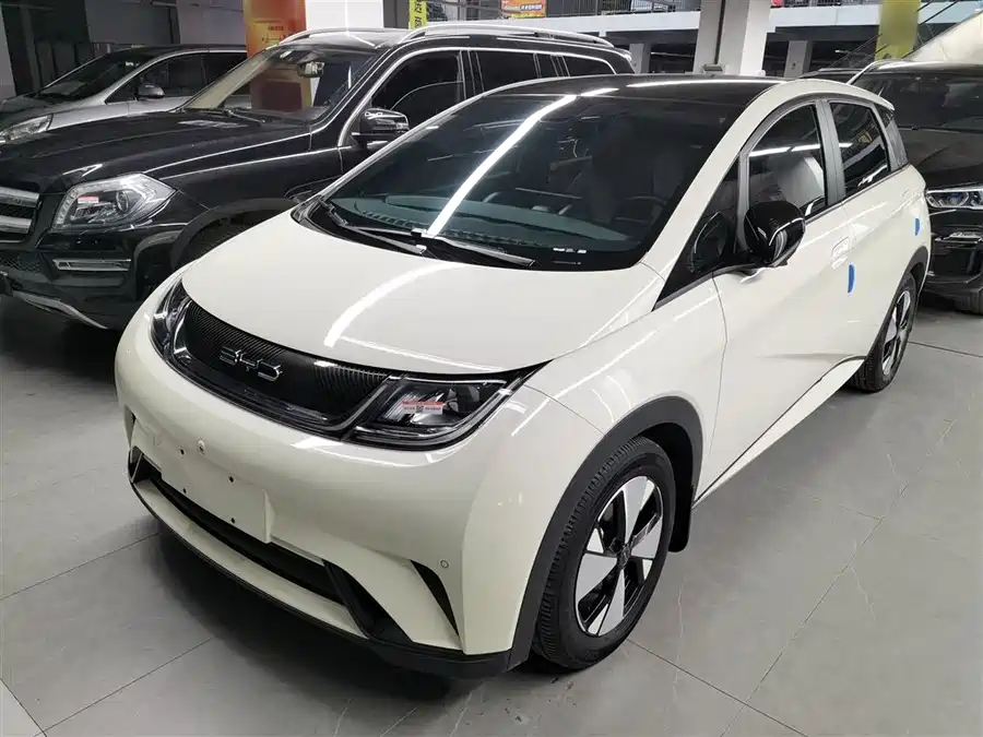 Changan Nevo Changan Nevo Q05 в цвете и кузовом – это идеальный выбор среди китайских автомобилей. Доступная цена и надежность гарантированы.