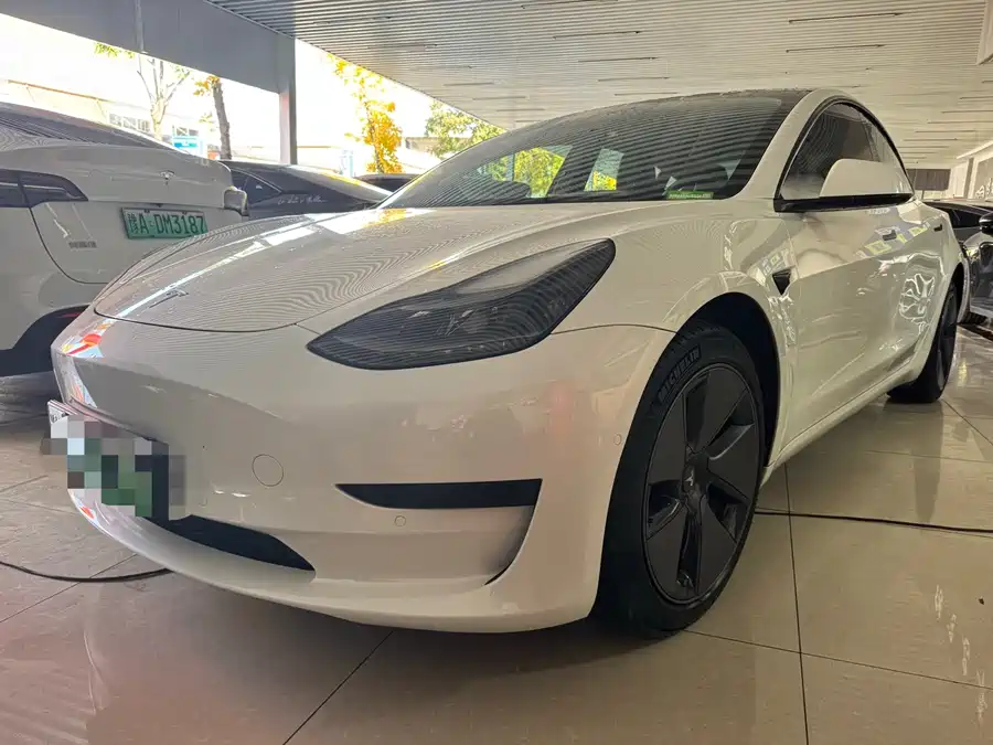 Tesla Tesla Model 3 в цвете и кузовом – это идеальный выбор среди китайских автомобилей. Доступная цена и надежность гарантированы.