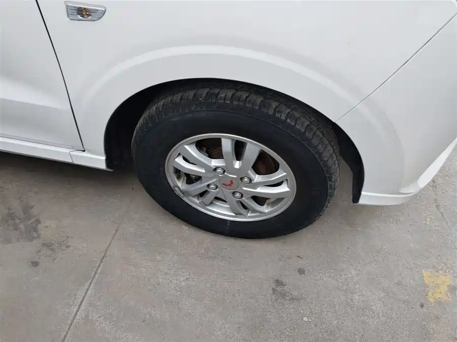 WuLing Wuling Hongguang в цвете и кузовом – это идеальный выбор среди китайских автомобилей. Доступная цена и надежность гарантированы.