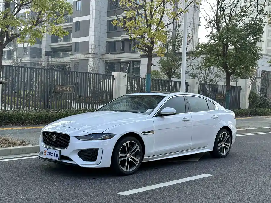 MINI MINI в цвете и кузовом – это идеальный выбор среди китайских автомобилей. Доступная цена и надежность гарантированы.