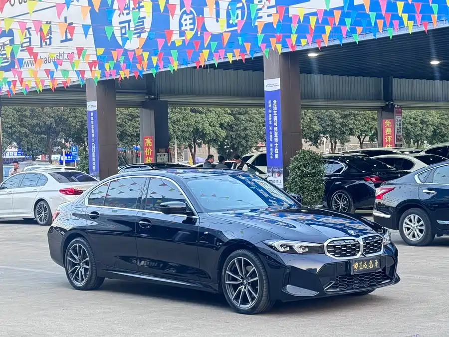 BMW BMW 3 Series в цвете и кузовом – это идеальный выбор среди китайских автомобилей. Доступная цена и надежность гарантированы.