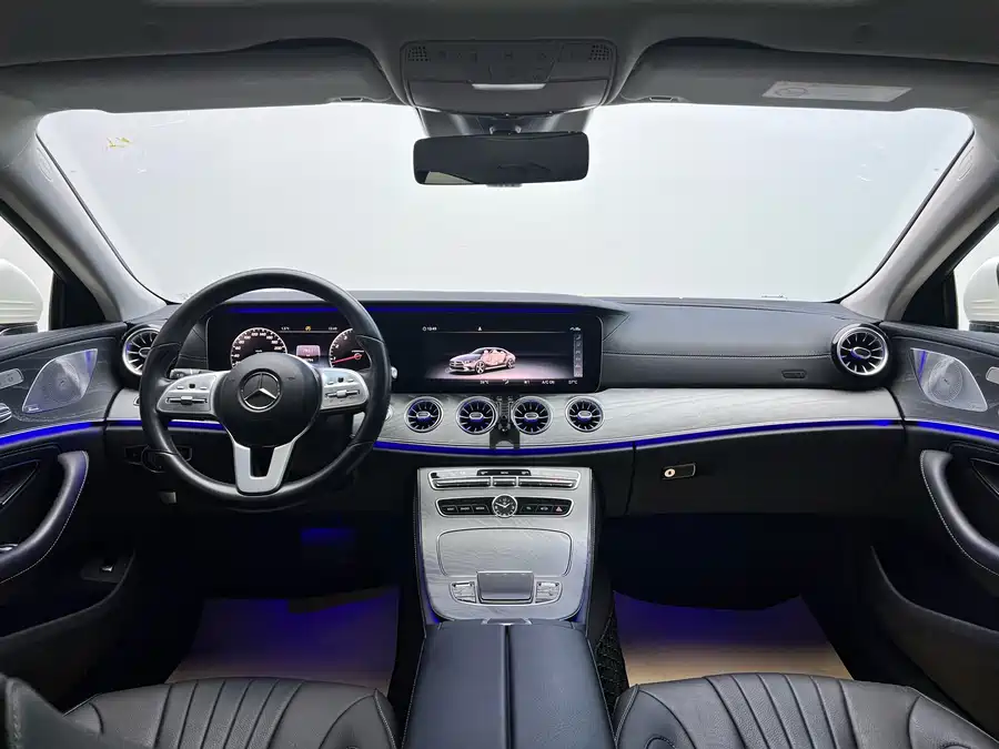 Mercedes-Benz Mercedes-Benz CLS в цвете и кузовом – это идеальный выбор среди китайских автомобилей. Доступная цена и надежность гарантированы.