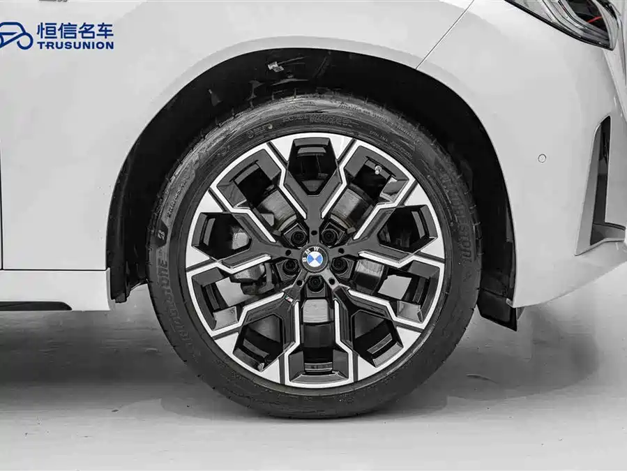 BMW BMW X3 в цвете и кузовом – это идеальный выбор среди китайских автомобилей. Доступная цена и надежность гарантированы.