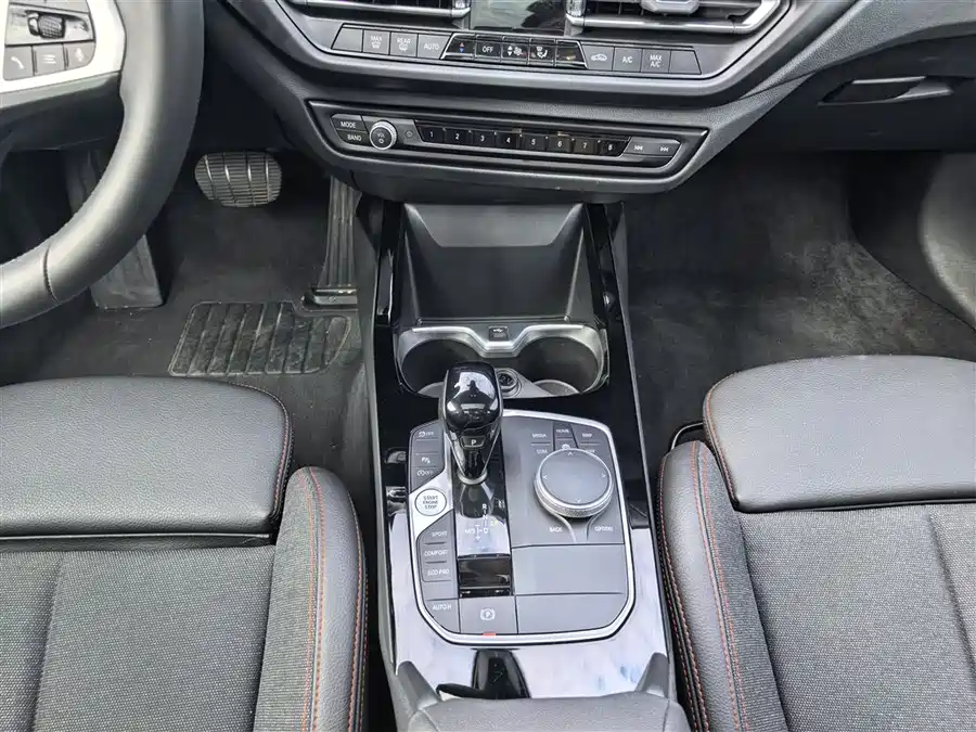 Mercedes-Benz Mercedes-Benz GLA в цвете и кузовом – это идеальный выбор среди китайских автомобилей. Доступная цена и надежность гарантированы.