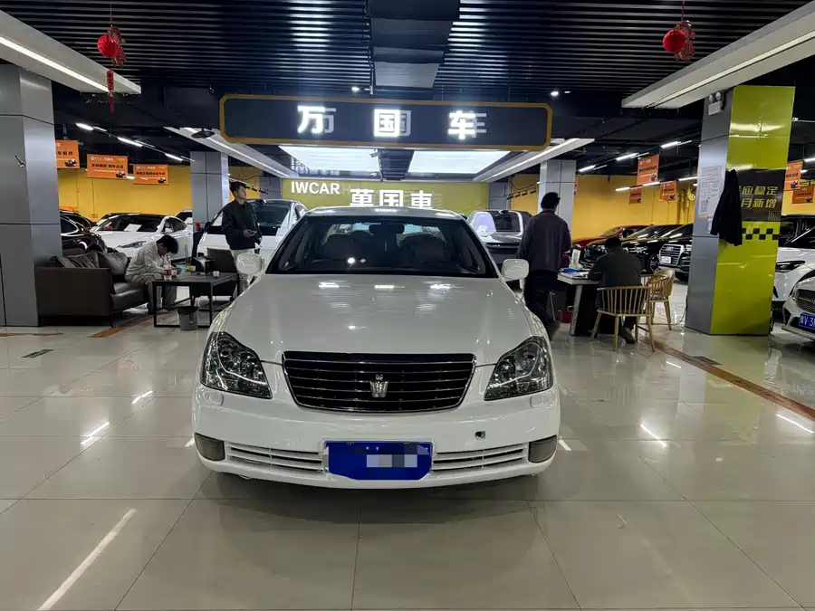 Toyota Toyota Crown в цвете и кузовом – это идеальный выбор среди китайских автомобилей. Доступная цена и надежность гарантированы.