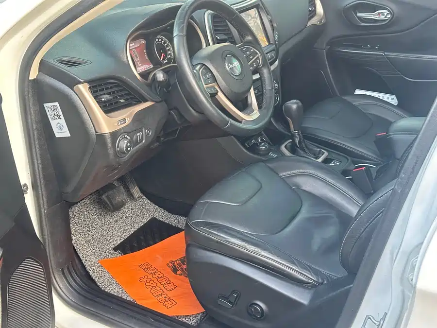 Toyota Toyota Sequoia в цвете и кузовом – это идеальный выбор среди китайских автомобилей. Доступная цена и надежность гарантированы.