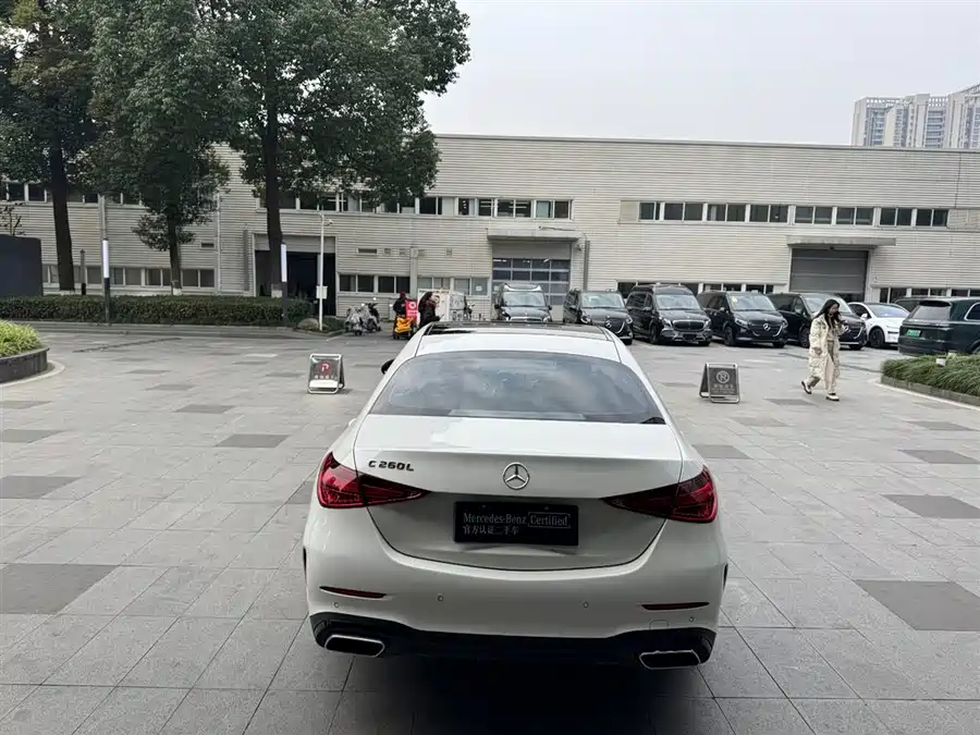 Lexus Lexus ES в цвете и кузовом – это идеальный выбор среди китайских автомобилей. Доступная цена и надежность гарантированы.
