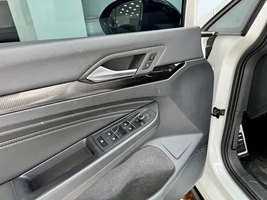 Geely Geely Boyue в цвете и кузовом – это идеальный выбор среди китайских автомобилей. Доступная цена и надежность гарантированы.