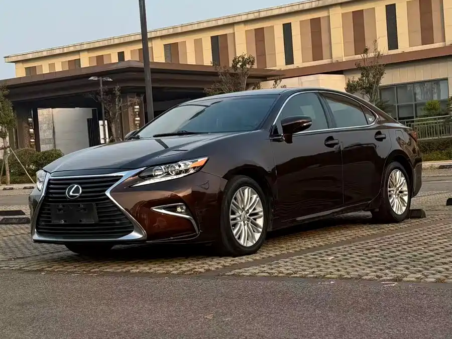 Lexus Lexus ES в цвете и кузовом – это идеальный выбор среди китайских автомобилей. Доступная цена и надежность гарантированы.
