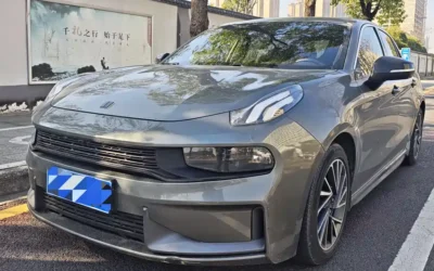 Lynk & Co Lynk & Co 03 в цвете и кузовом – это идеальный выбор среди китайских автомобилей. Доступная цена и надежность гарантированы.