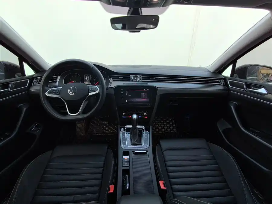 Volkswagen Volkswagen Magotan в цвете и кузовом – это идеальный выбор среди китайских автомобилей. Доступная цена и надежность гарантированы.
