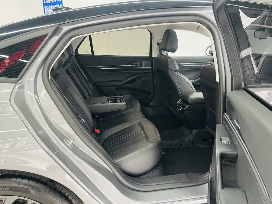 Ford Ford Mondeo в цвете и кузовом – это идеальный выбор среди китайских автомобилей. Доступная цена и надежность гарантированы.